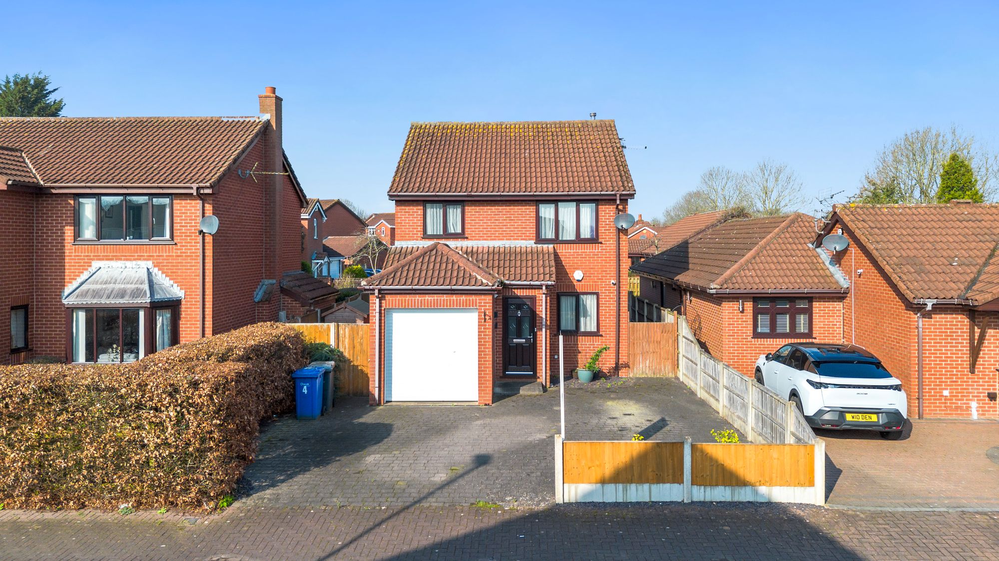 3 bedroom Detached house Under Offer
