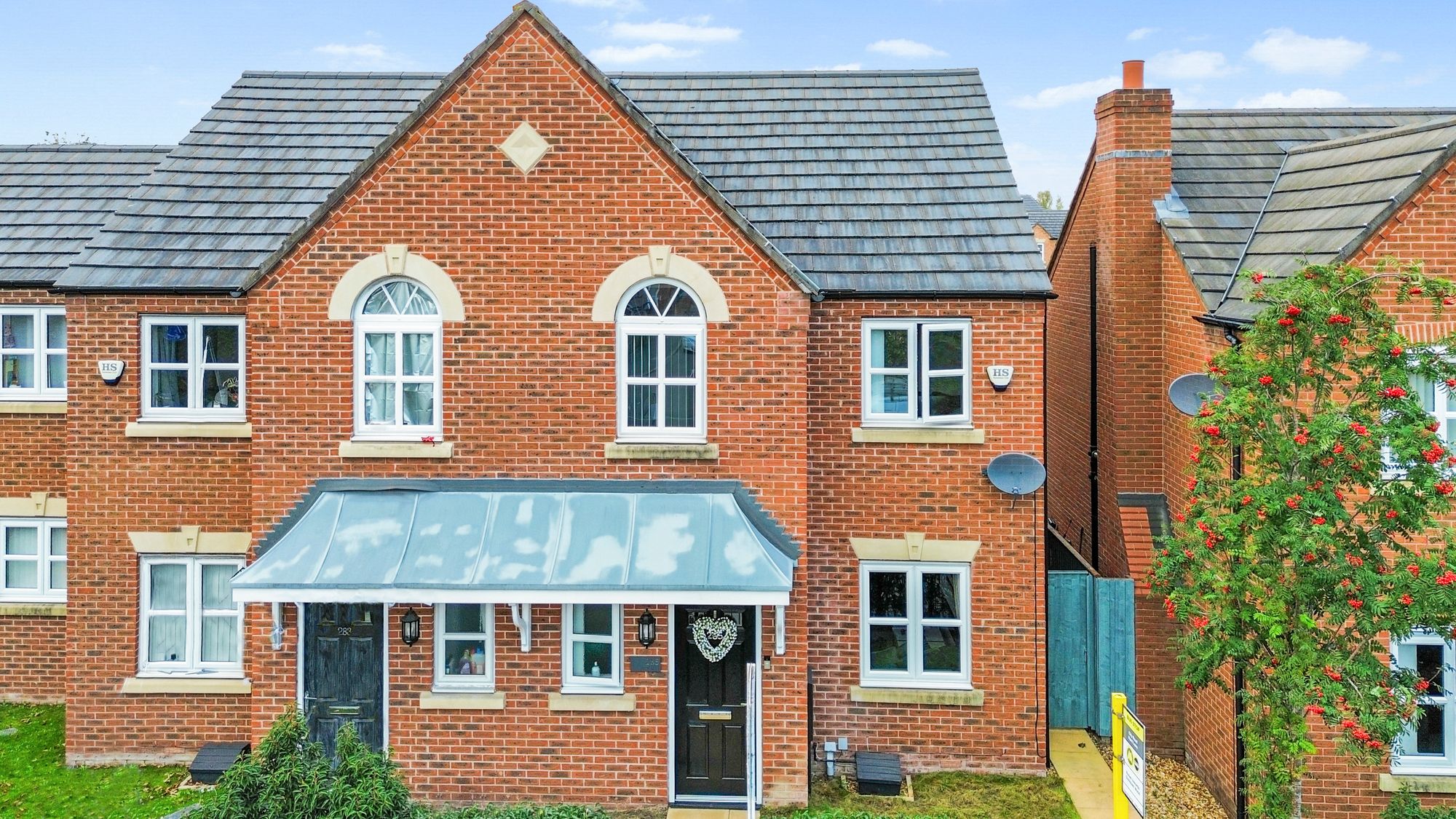 3 bedroom End of terrace house Under Offer