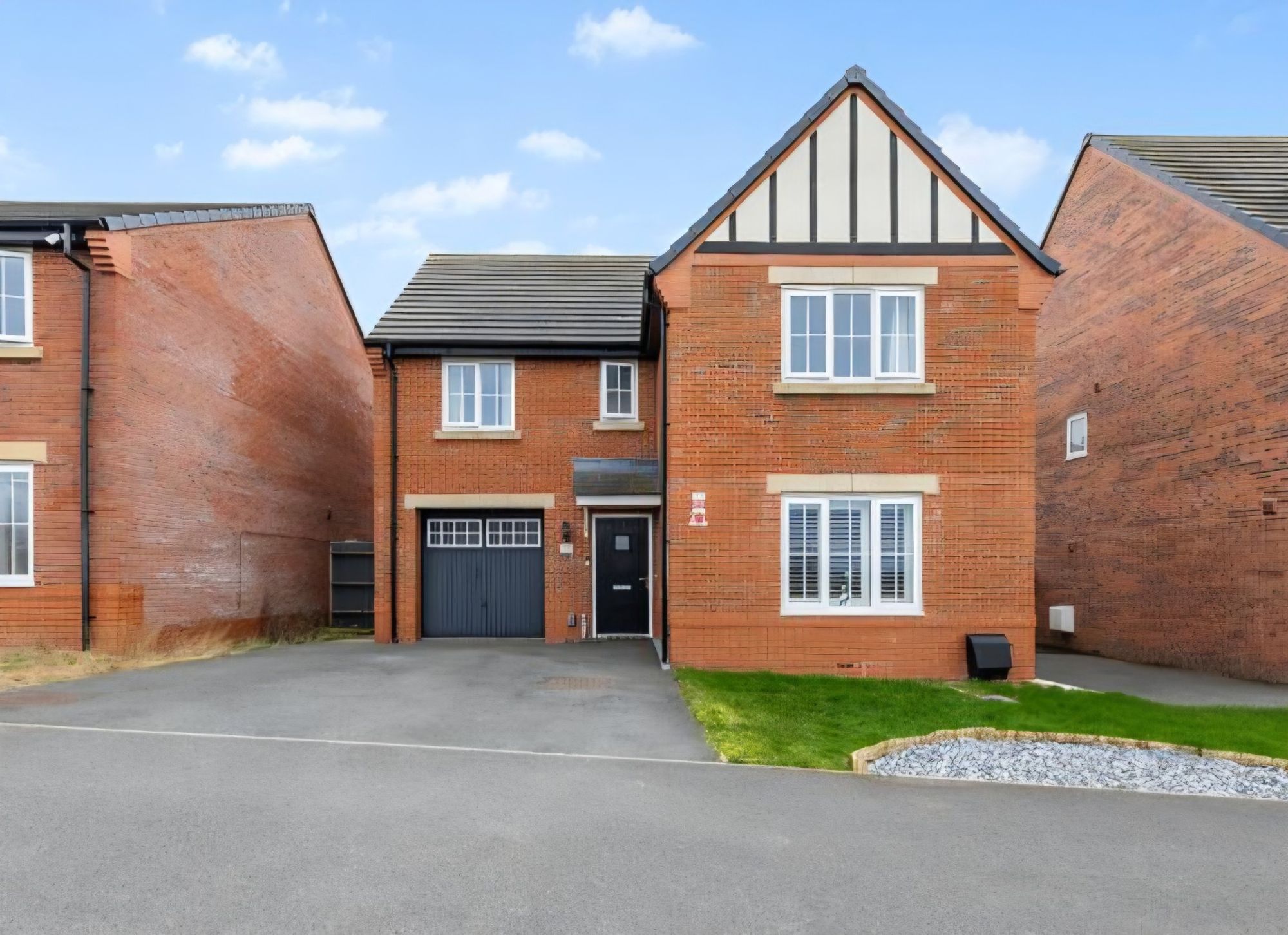 4 bedroom Detached house Under Offer