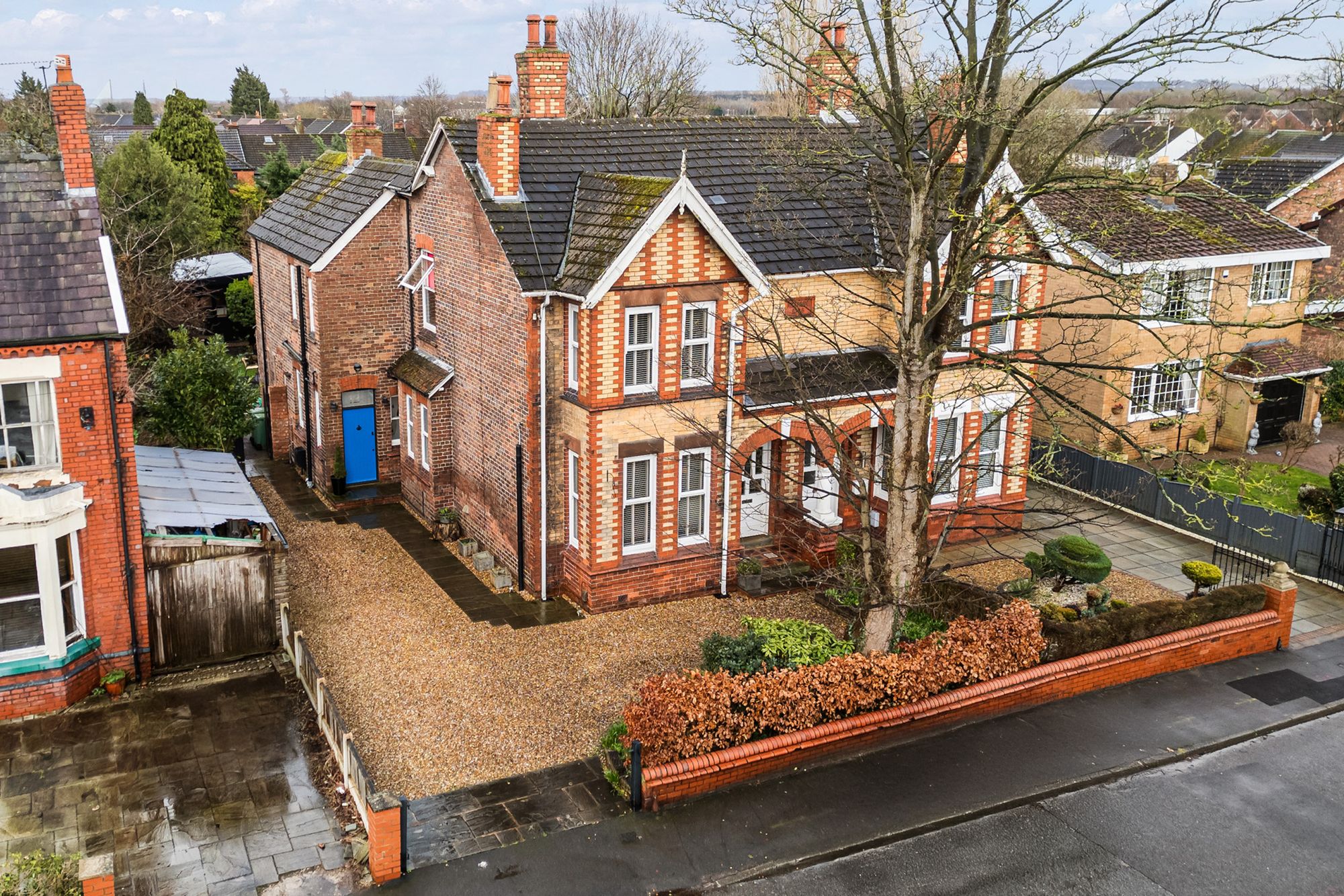 4 bedroom Semi-detached house Under Offer