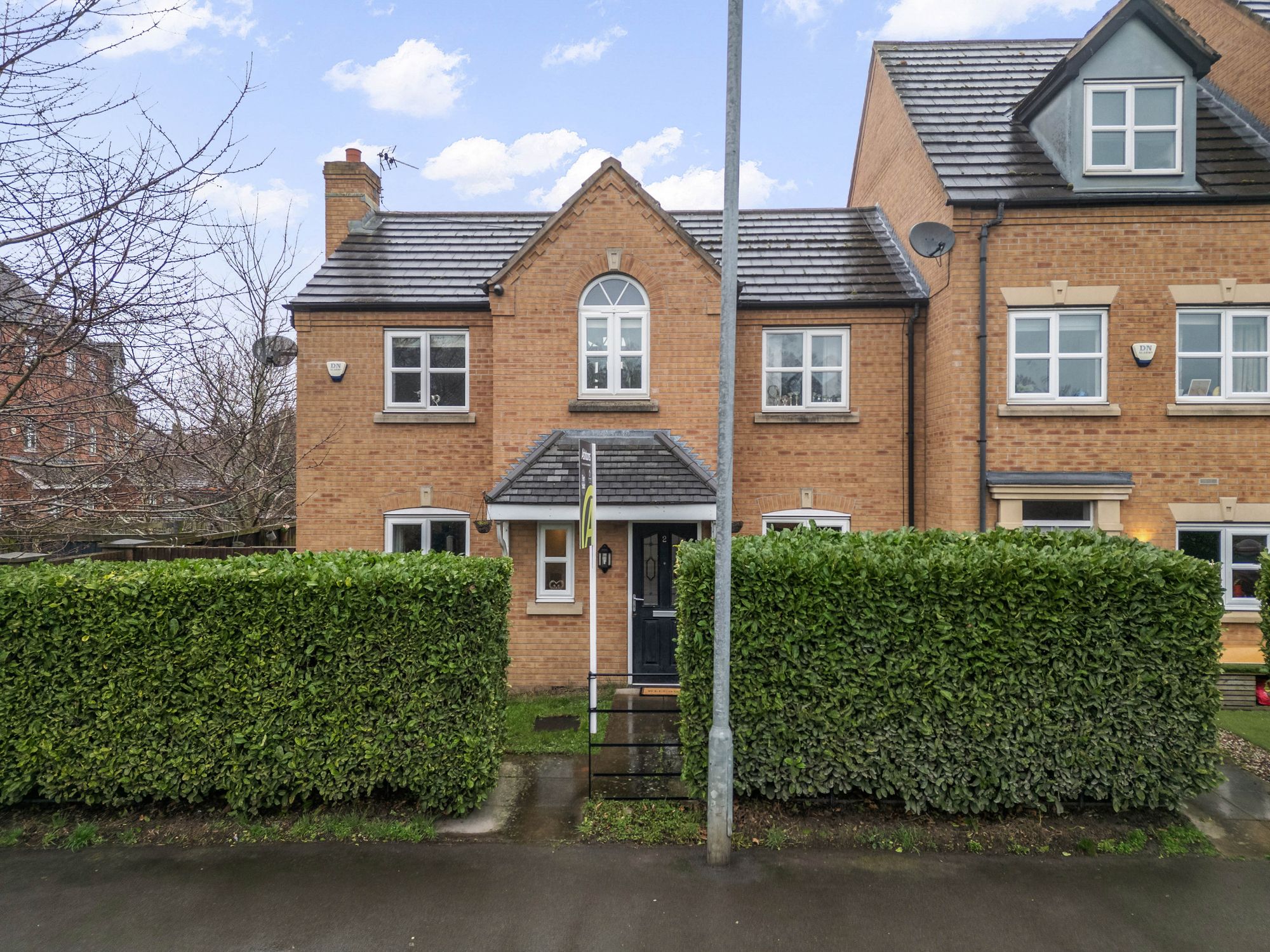4 bedroom Semi-detached house Under Offer