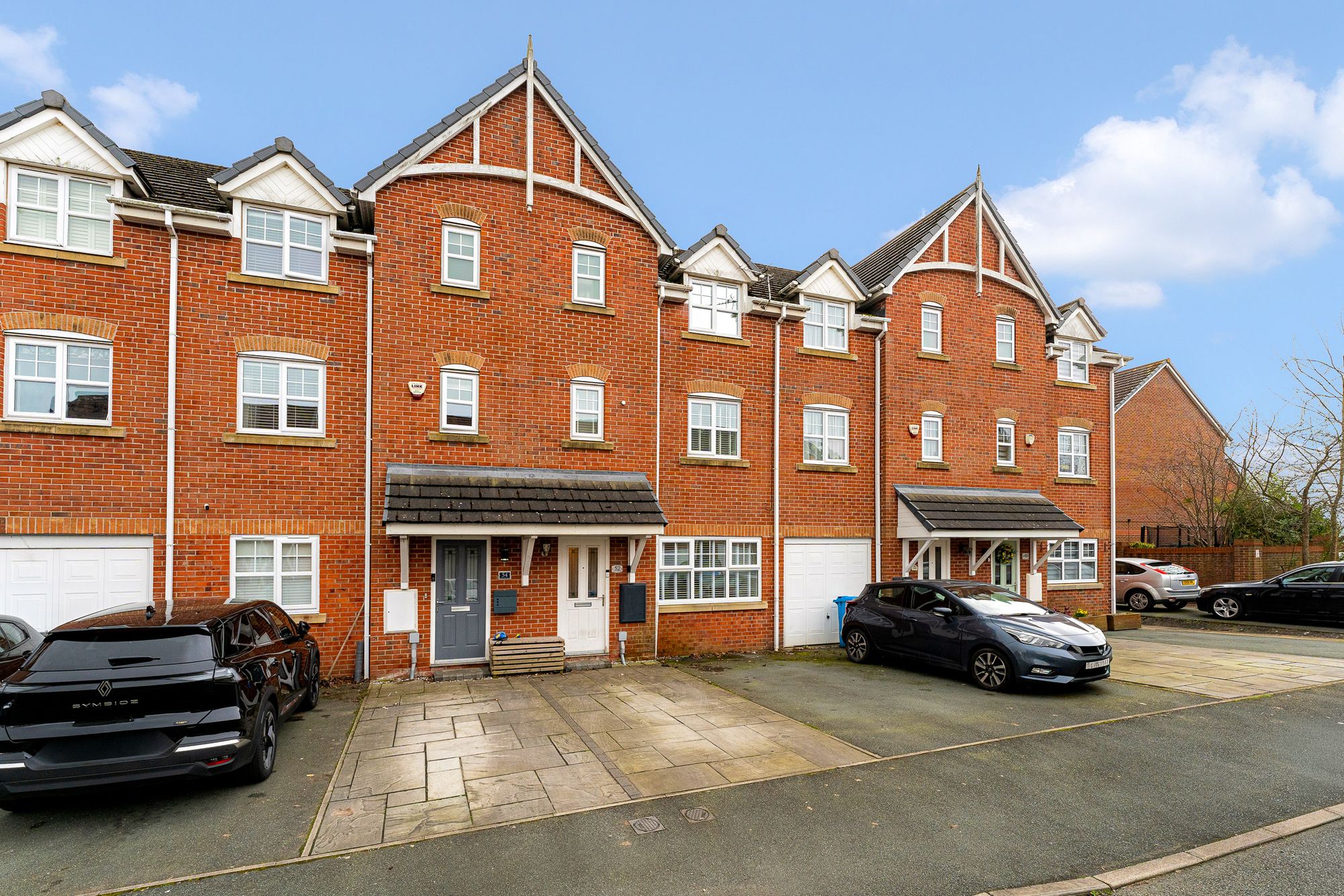 5 bedroom Terraced House For Sale