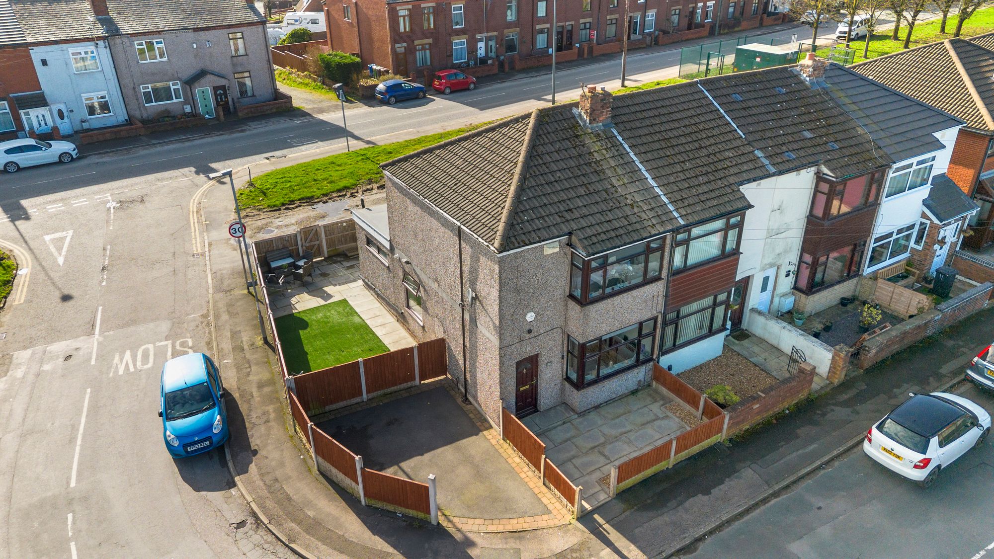 3 bedroom End of terrace house Under Offer