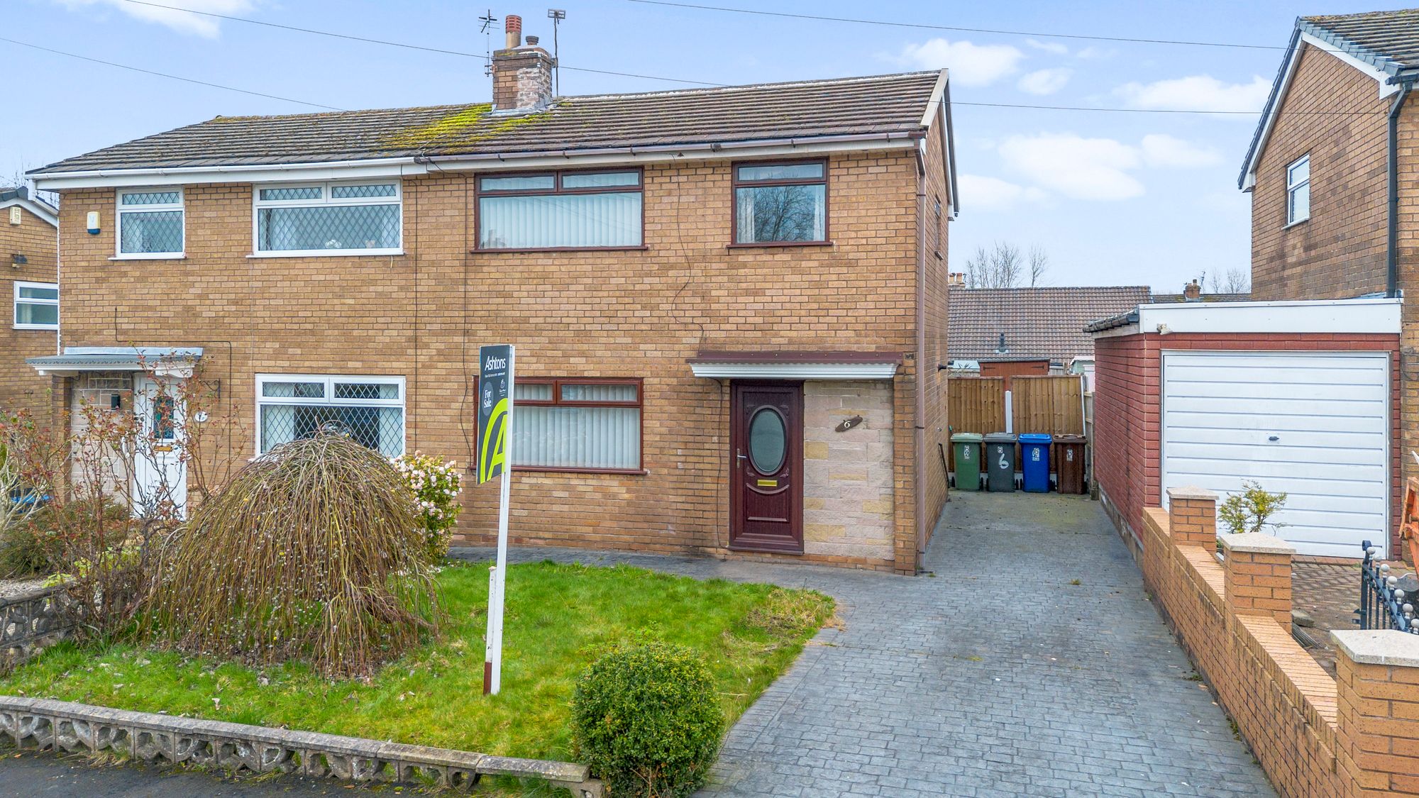3 bedroom Semi-detached house For Sale