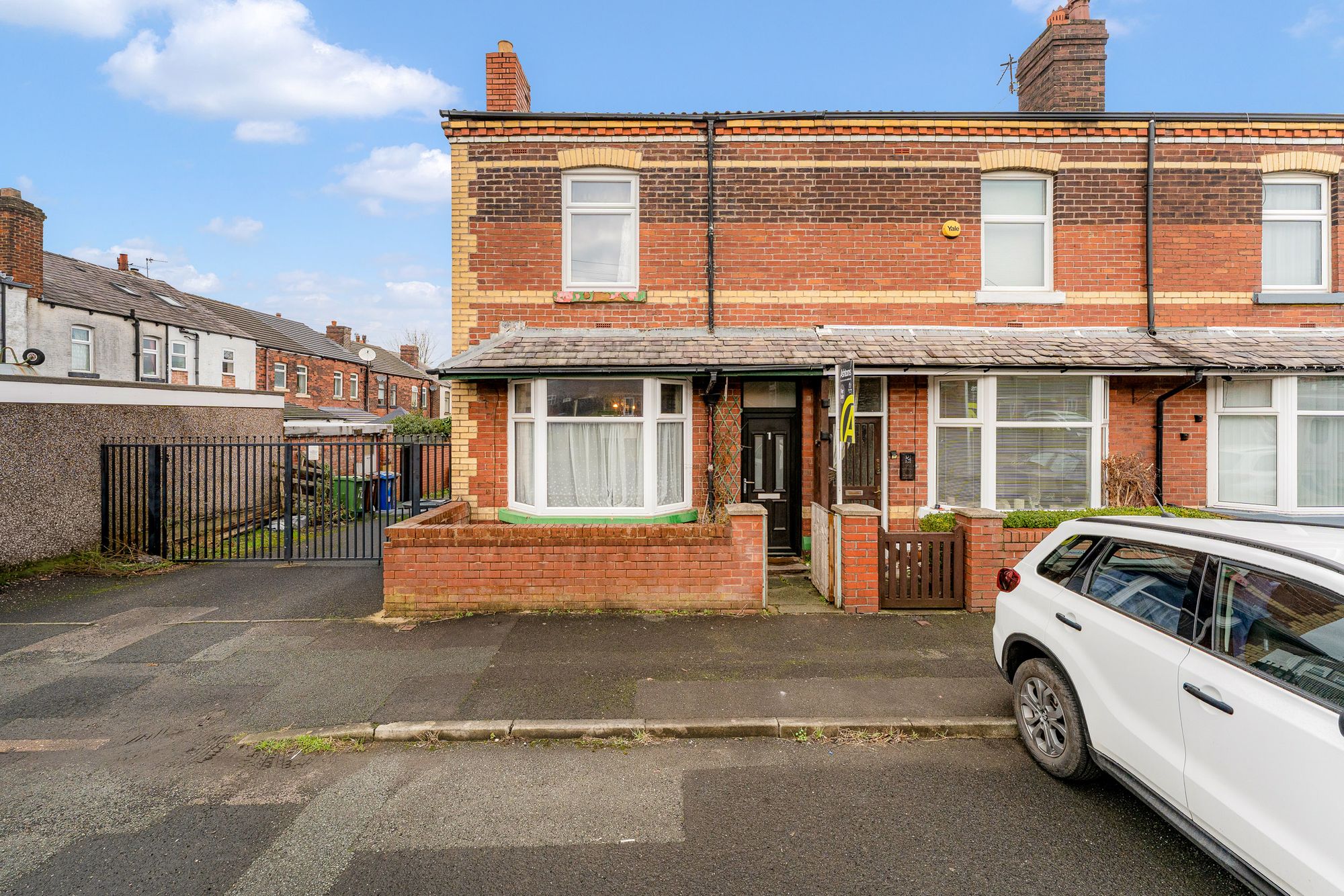 3 bedroom End of terrace house Under Offer