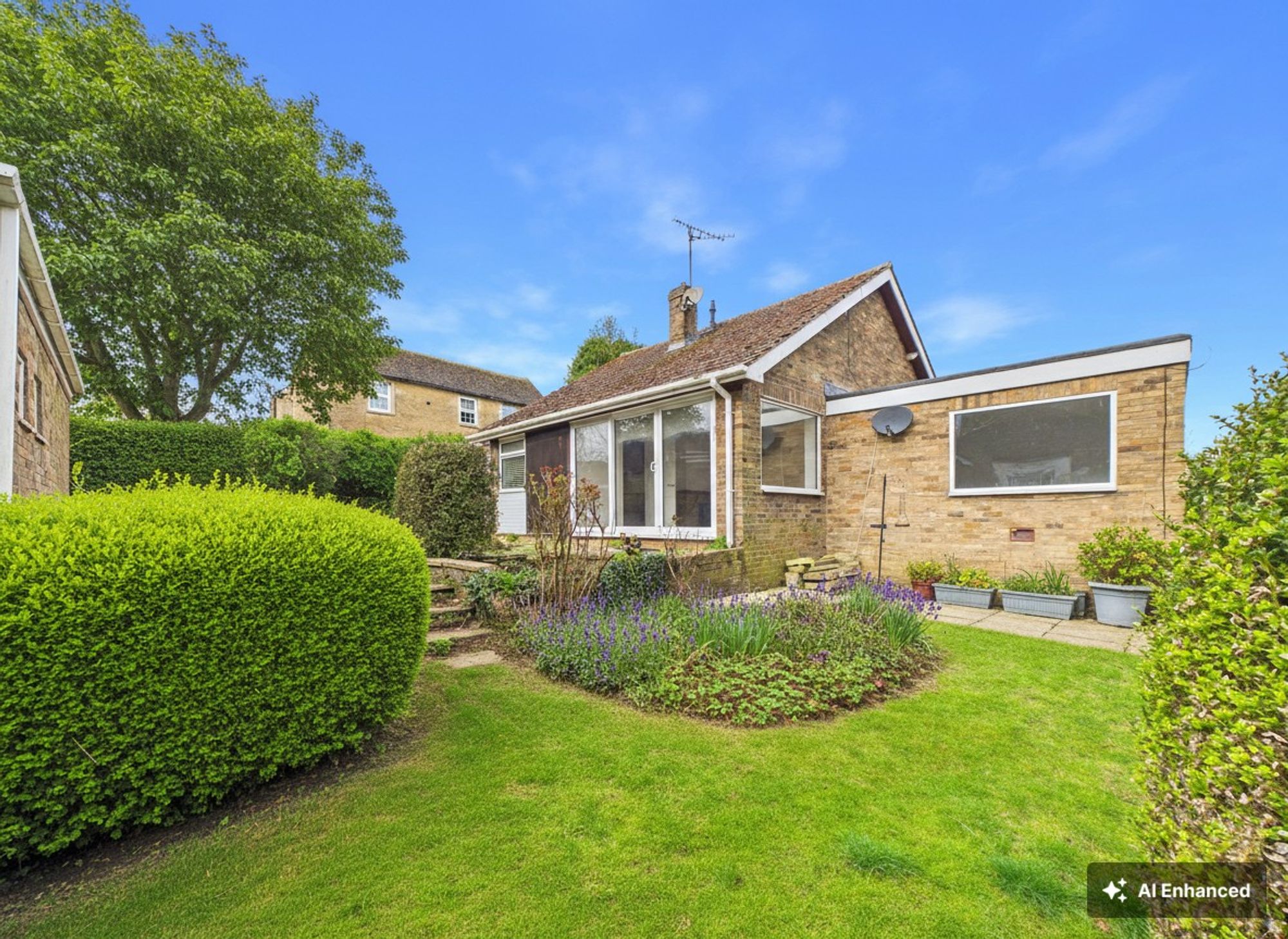 3 bedroom Detached bungalow For Sale
