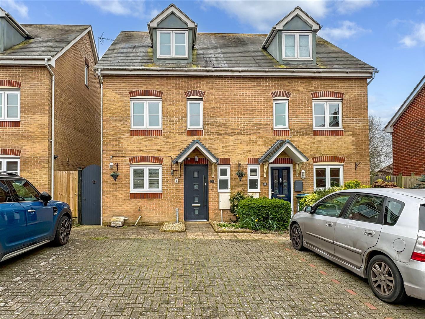 4 bedroom Semi-detached house For Sale