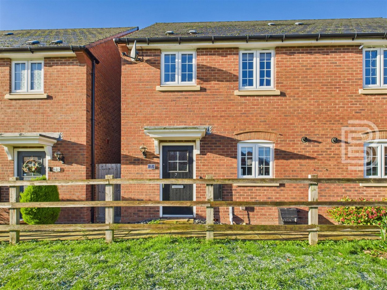 3 bedroom Detached house Under Offer