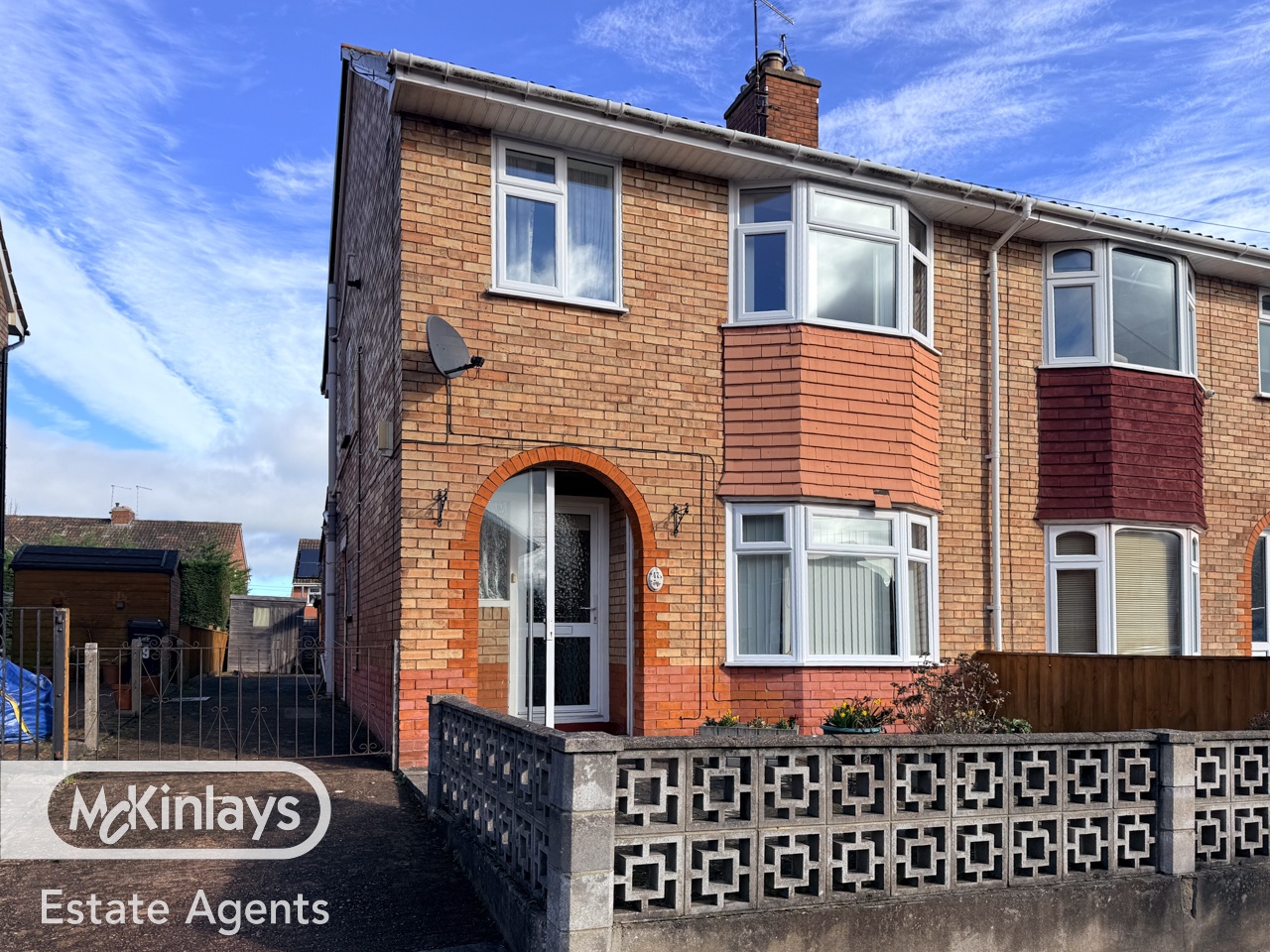 3 bedroom Semi-detached house Under Offer