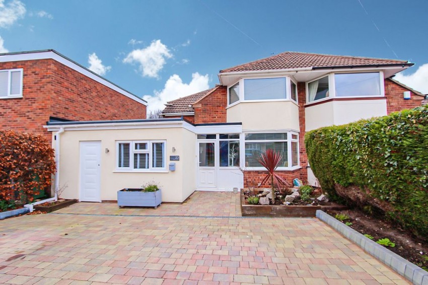 4 bedroom Semi-detached house Under Offer