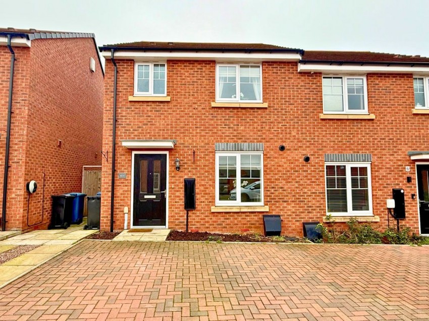 3 bedroom Semi-detached house For Sale