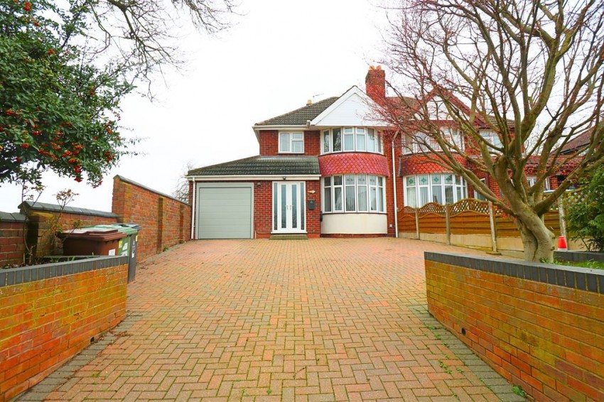 3 bedroom Semi-detached house For Sale