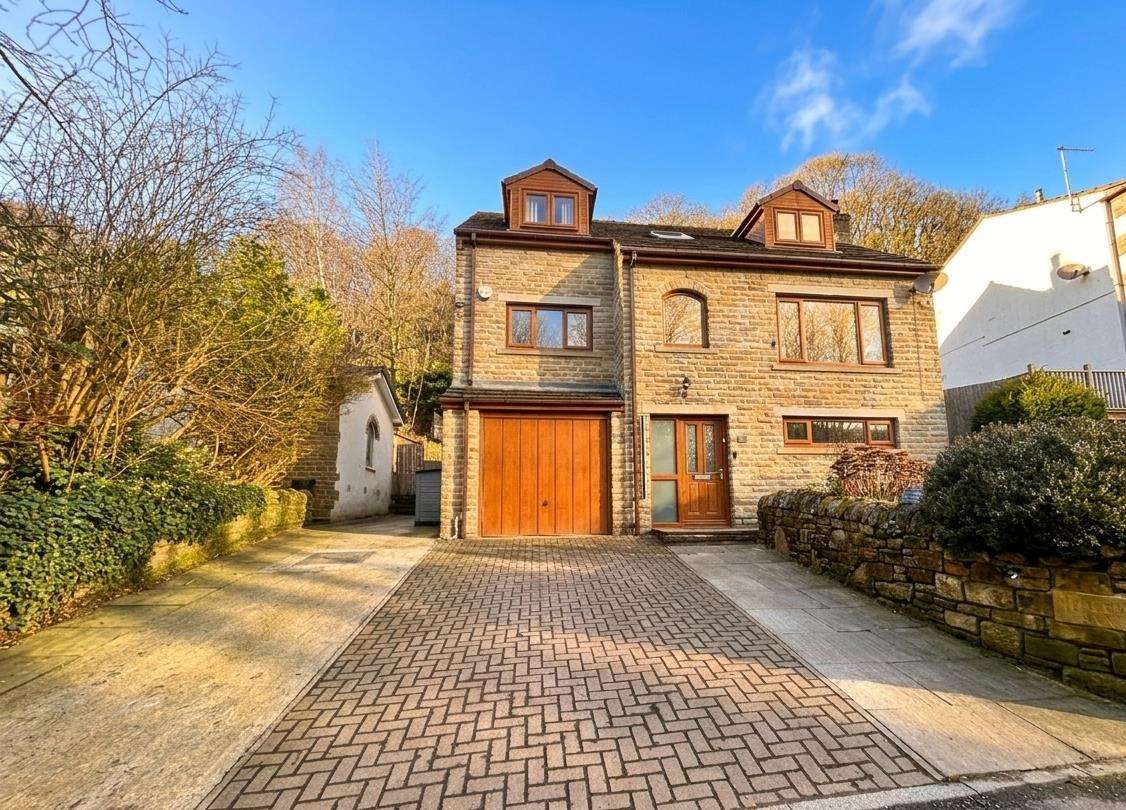 3 bedroom Detached house For Sale
