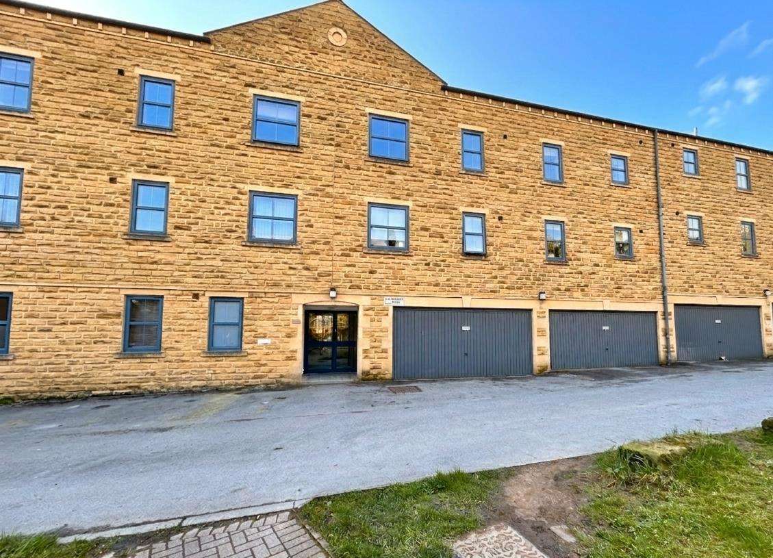 3 bedroom Apartment For Sale