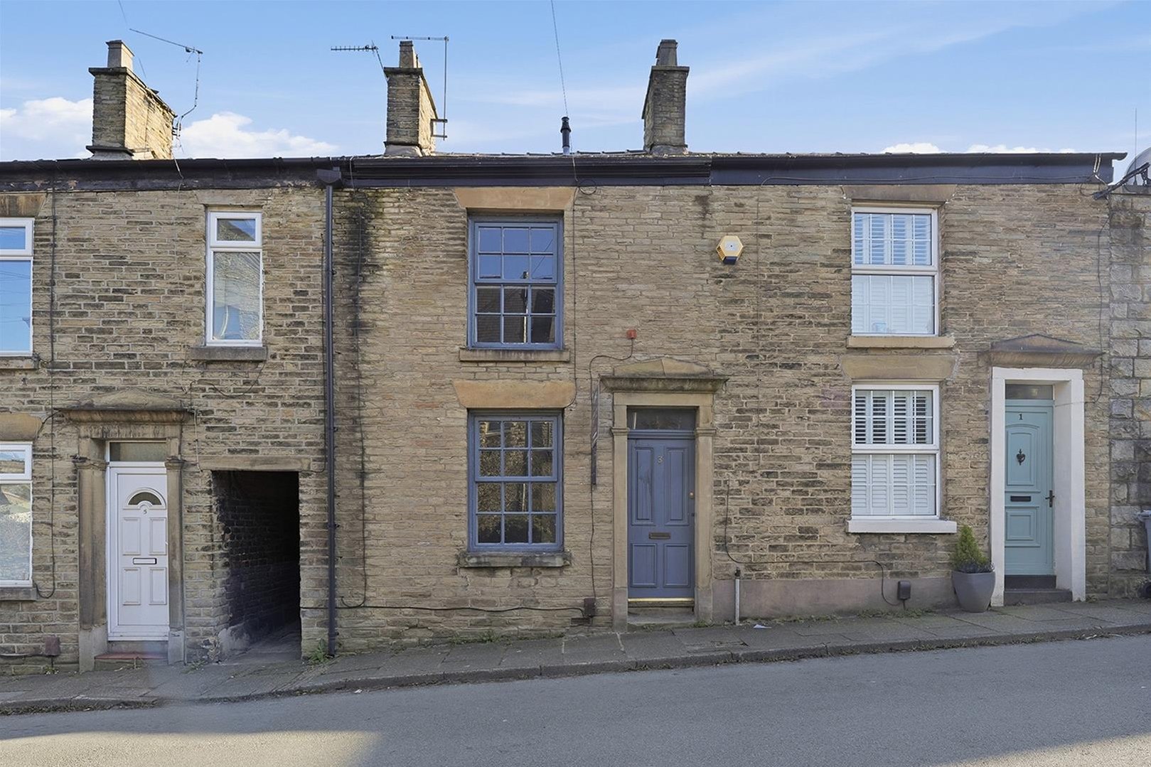 2 bedroom Cottage For Sale