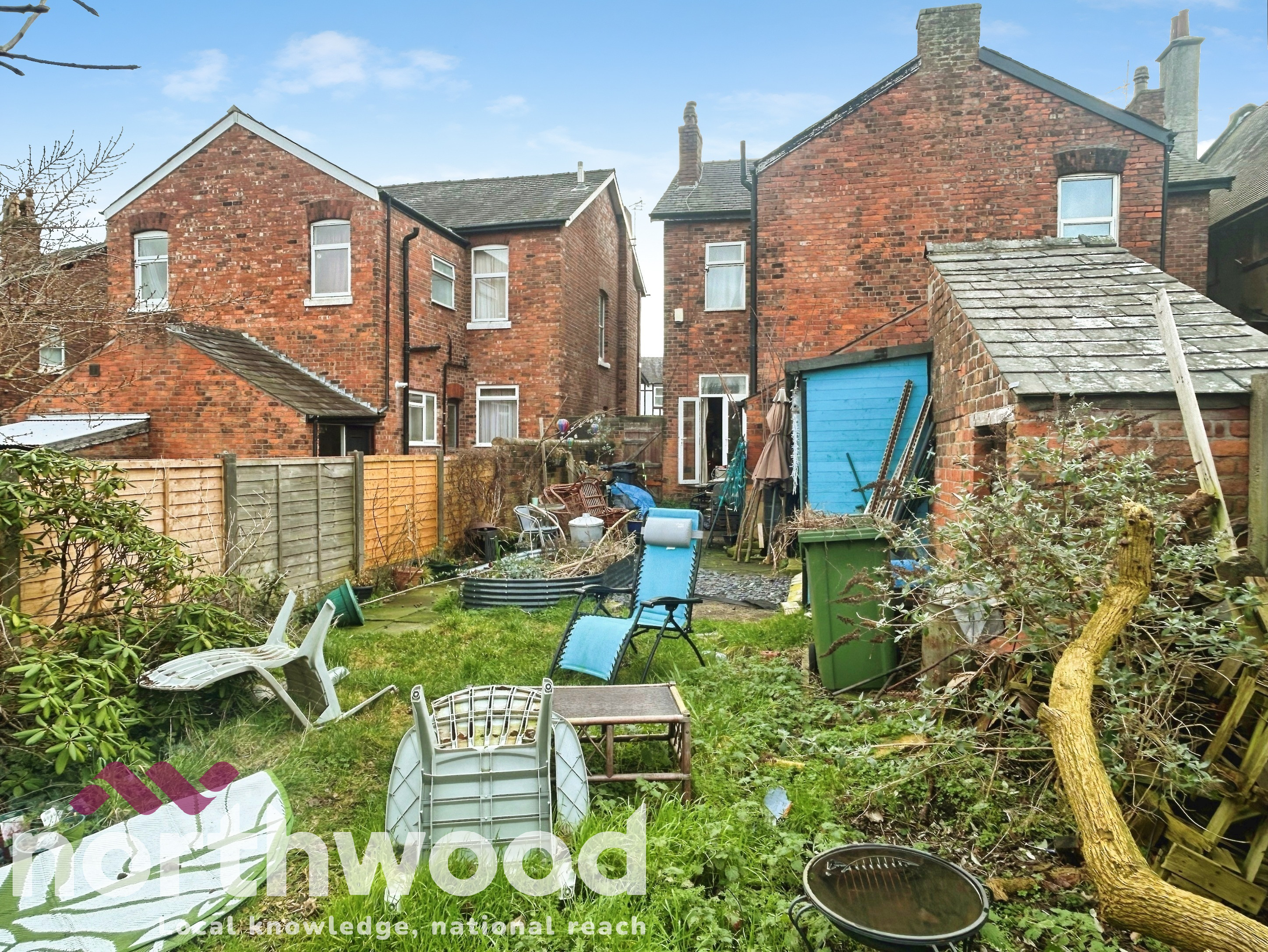 3 bedroom Semi-detached house Under Offer