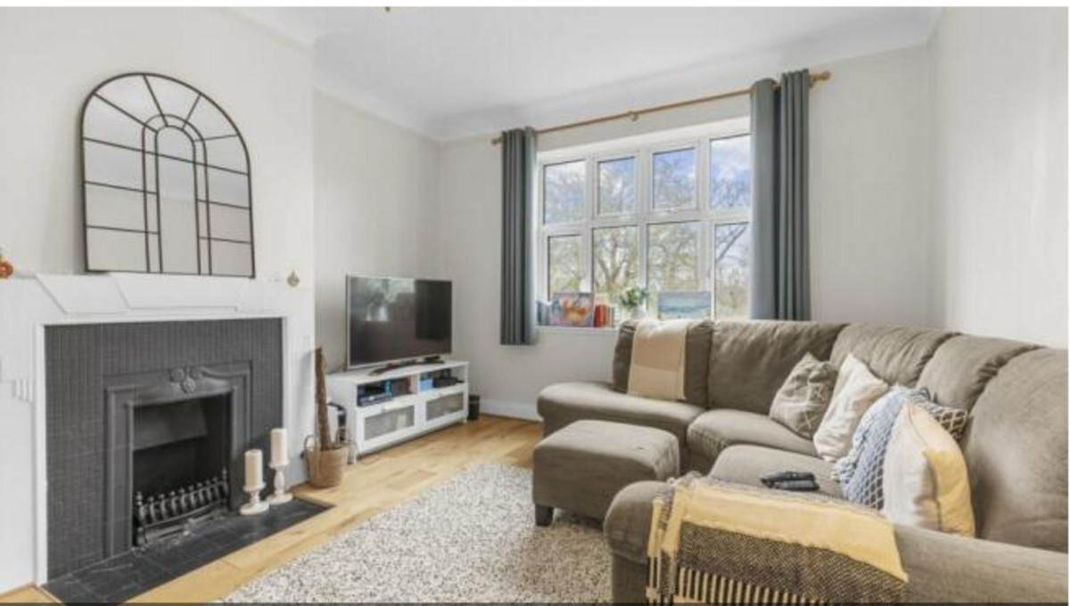 3 bedroom Flat To Let