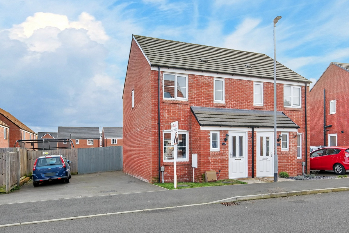 2 bedroom Semi-detached house For Sale