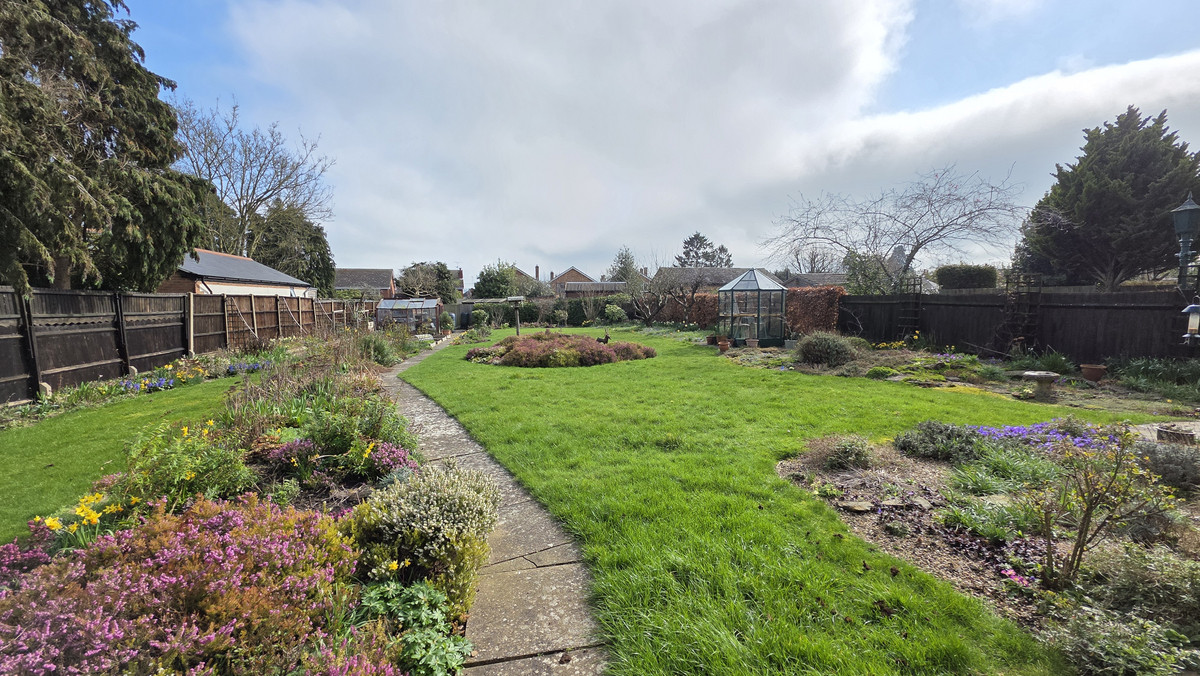4 bedroom House (unspecified) For Sale