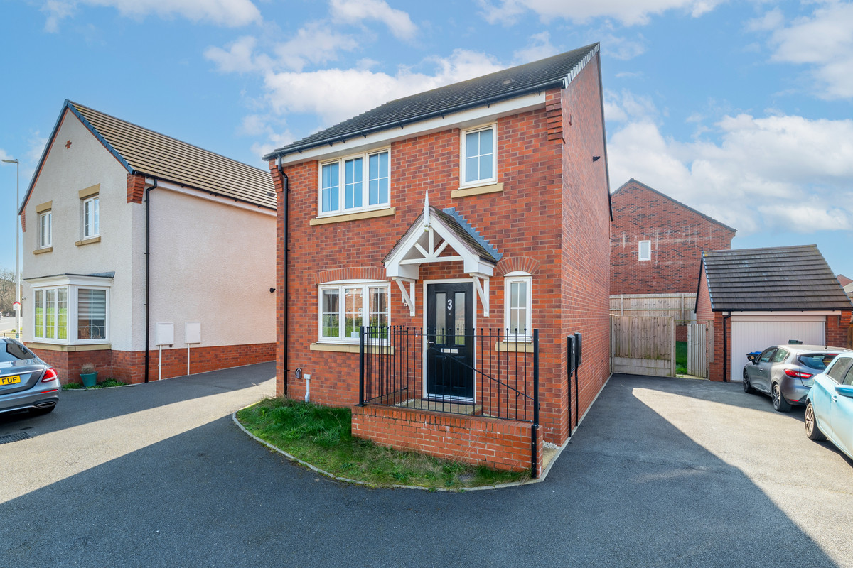 3 bedroom Detached house For Sale