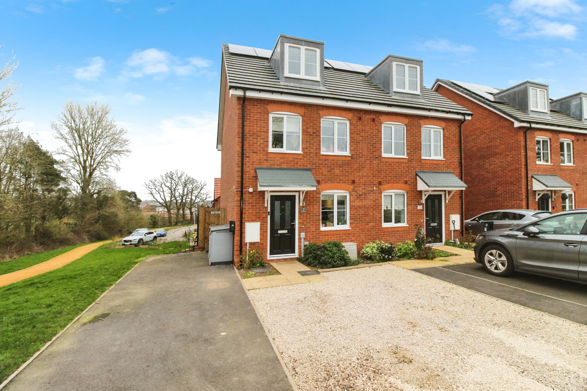 3 bedroom Town house For Sale