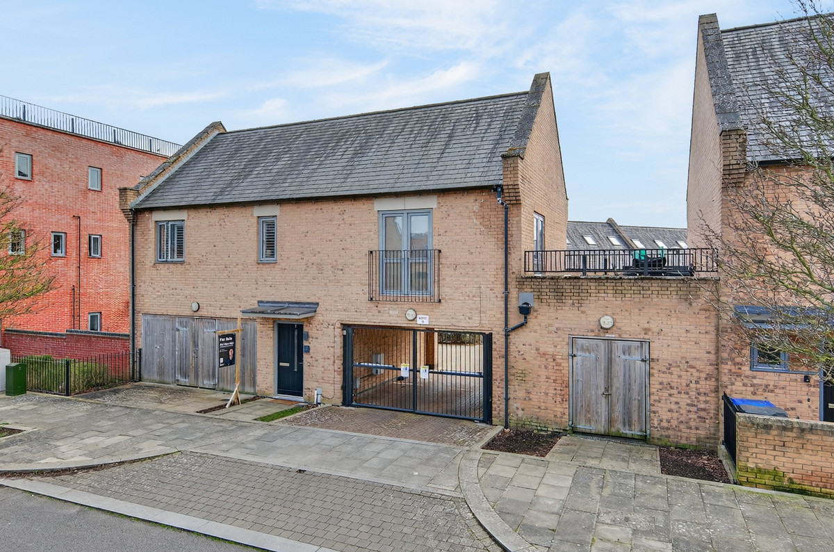 2 bedroom Coach House For Sale