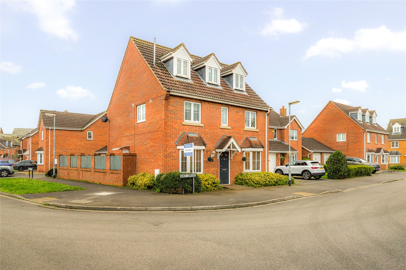 5 bedroom Detached house Under Offer