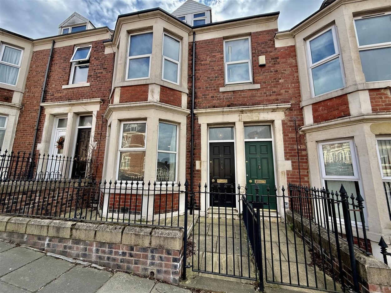 2 bedroom Flat To Let
