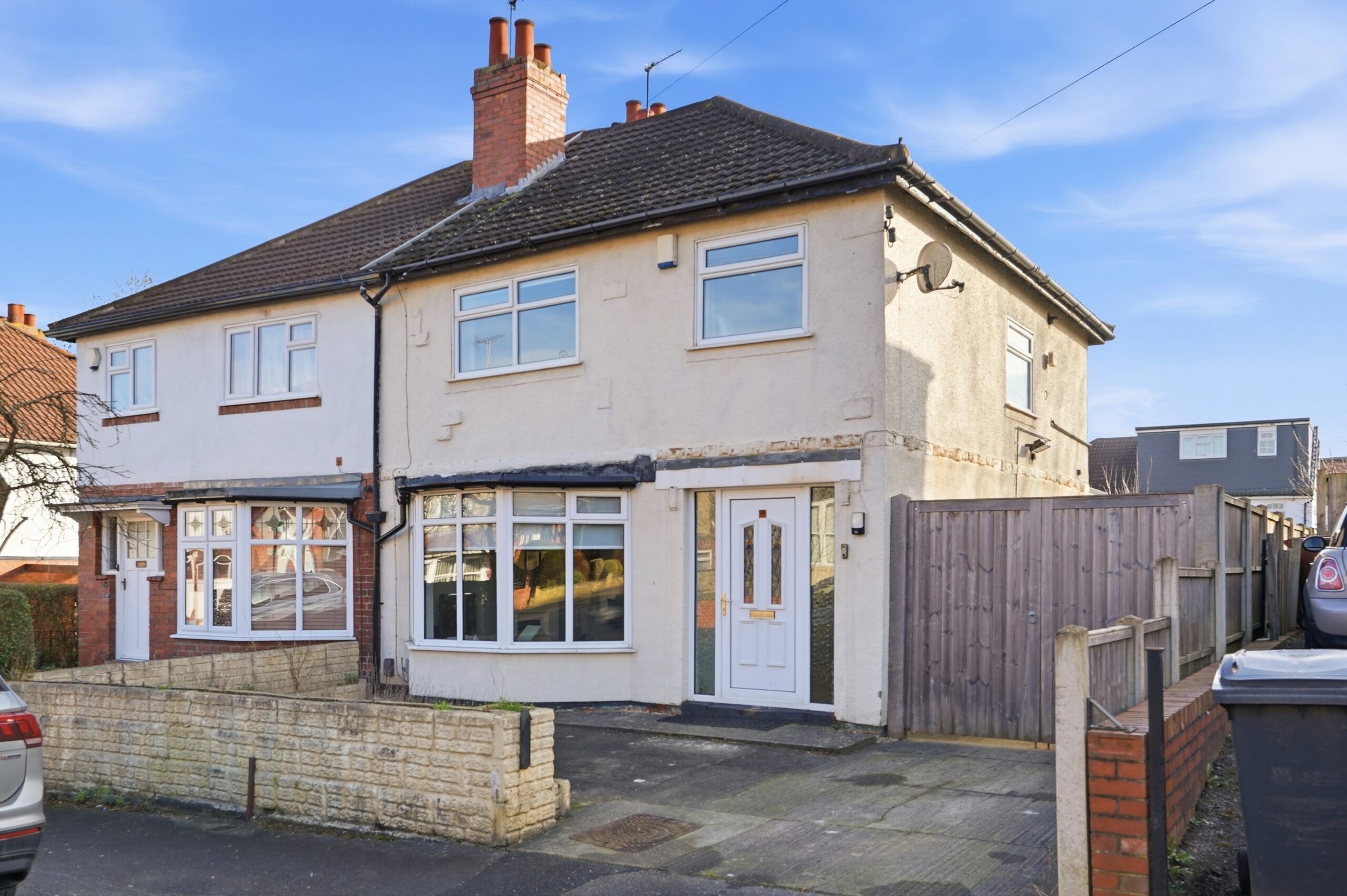 3 bedroom Semi-detached house Under Offer