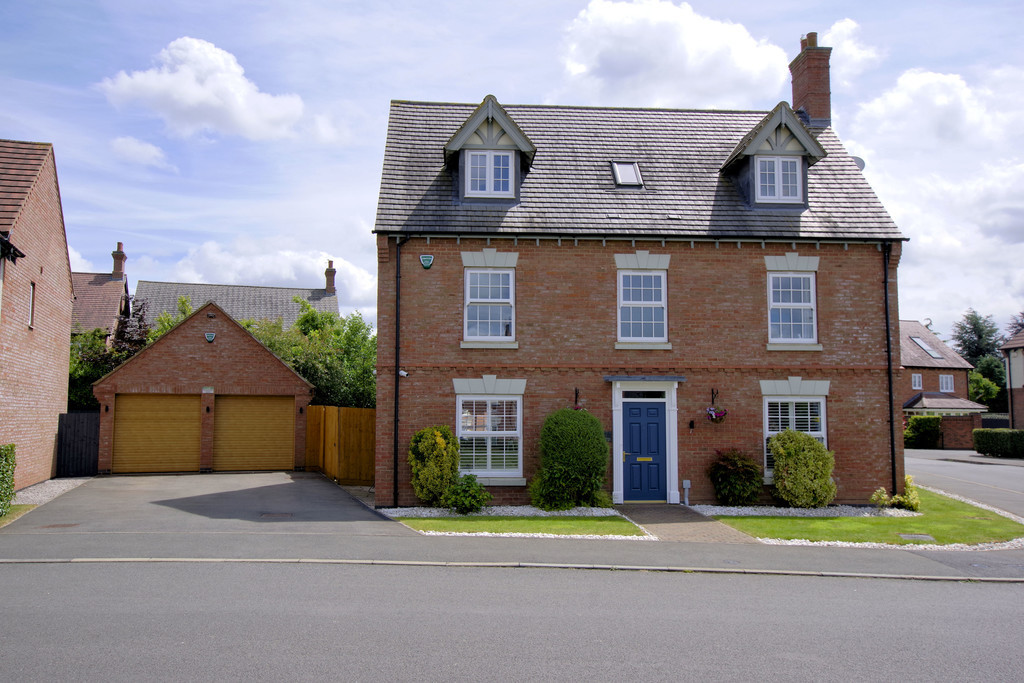 5 bedroom Detached house For Sale