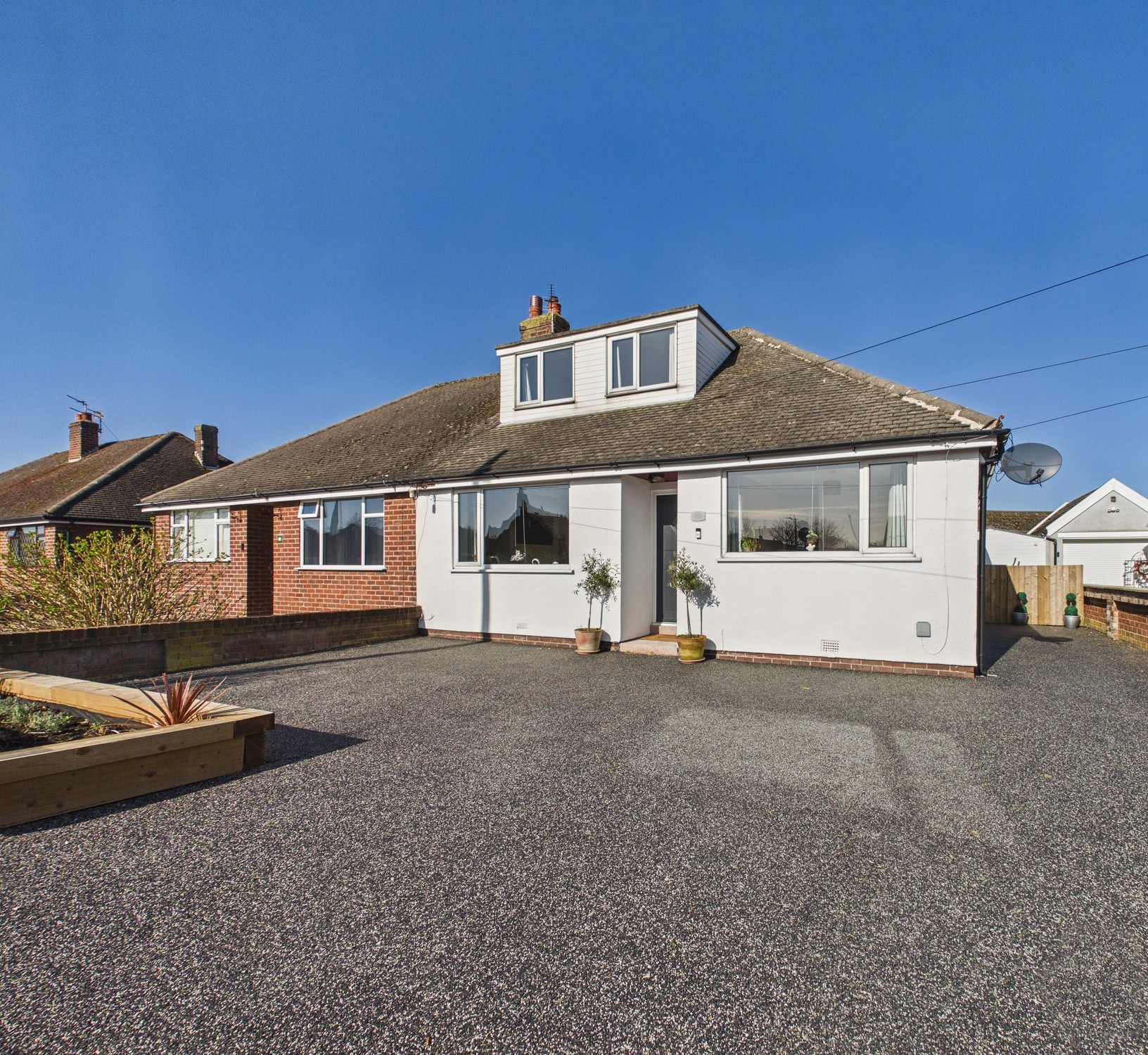 2 bedroom Link detached house Under Offer