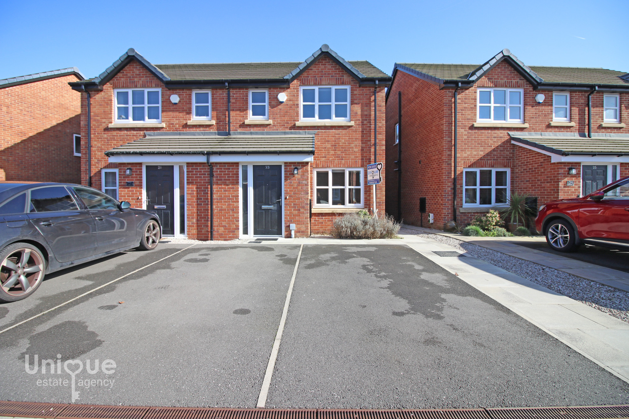 3 bedroom Semi-detached house For Sale