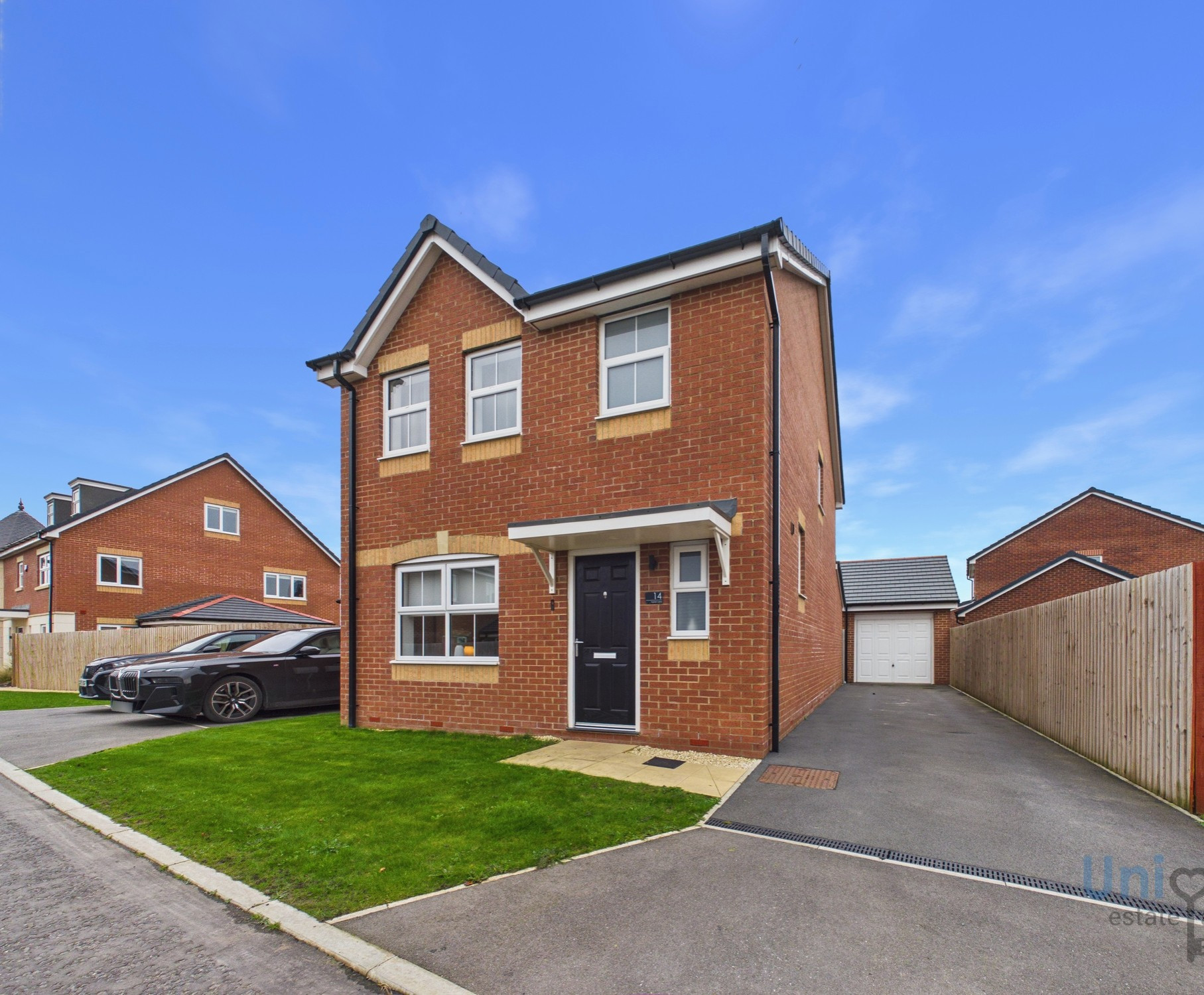 3 bedroom Detached house Under Offer