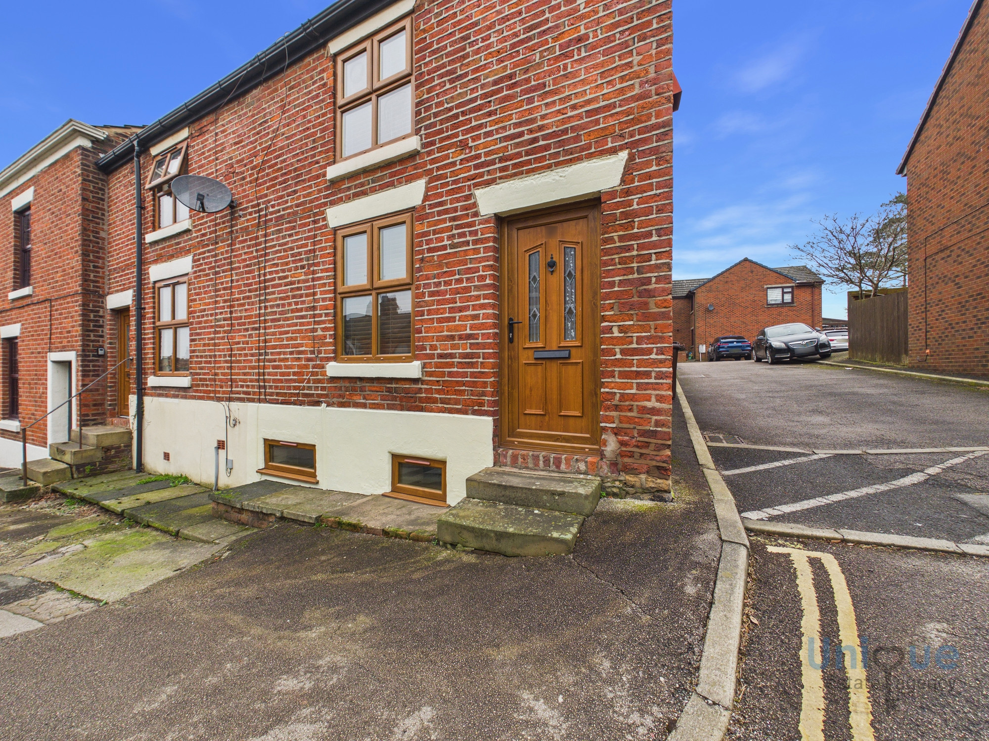 2 bedroom End of terrace house Under Offer