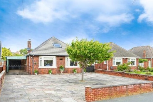 2 bedroom Detached bungalow For Sale