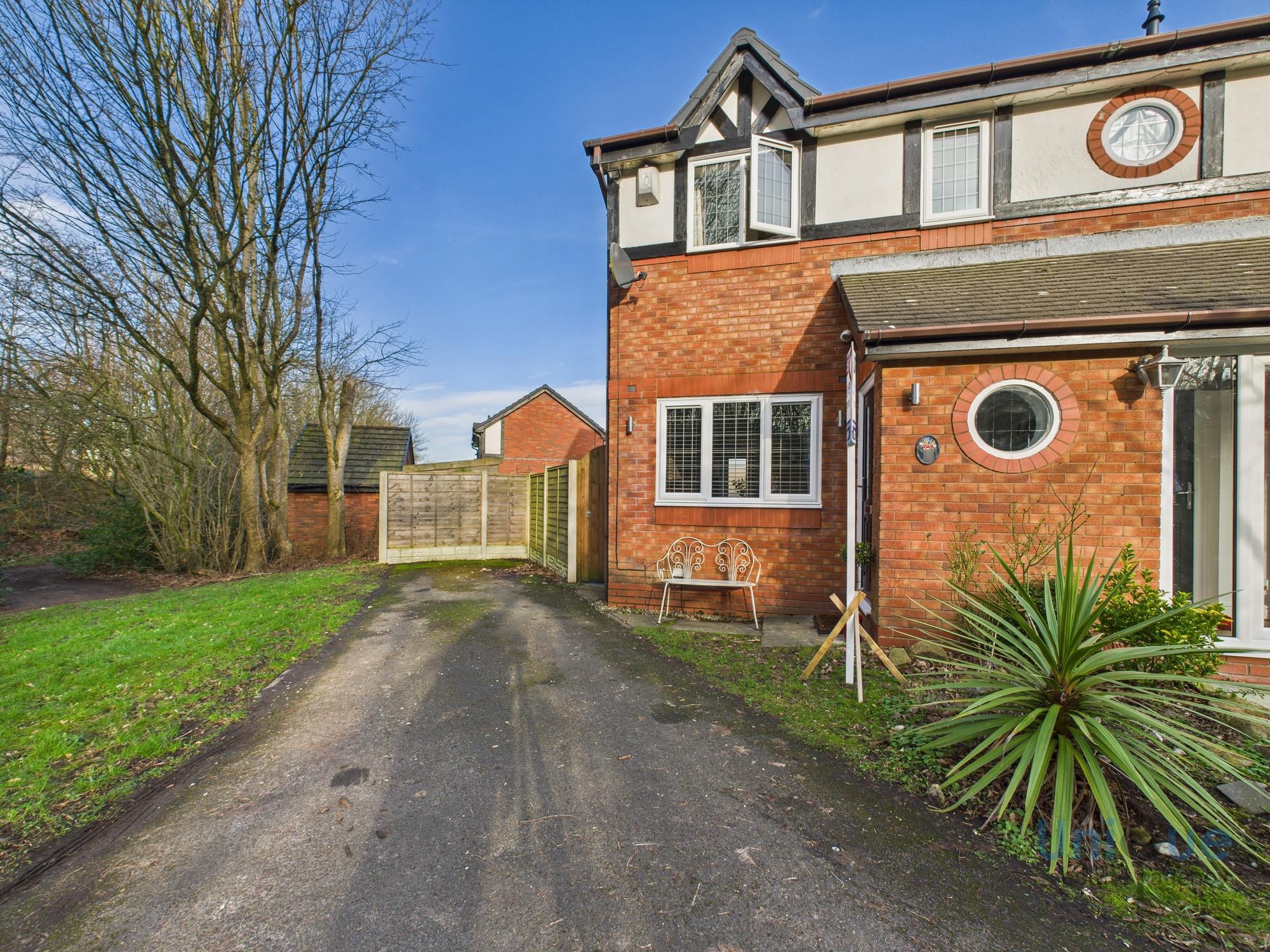 2 bedroom Semi-detached house For Sale