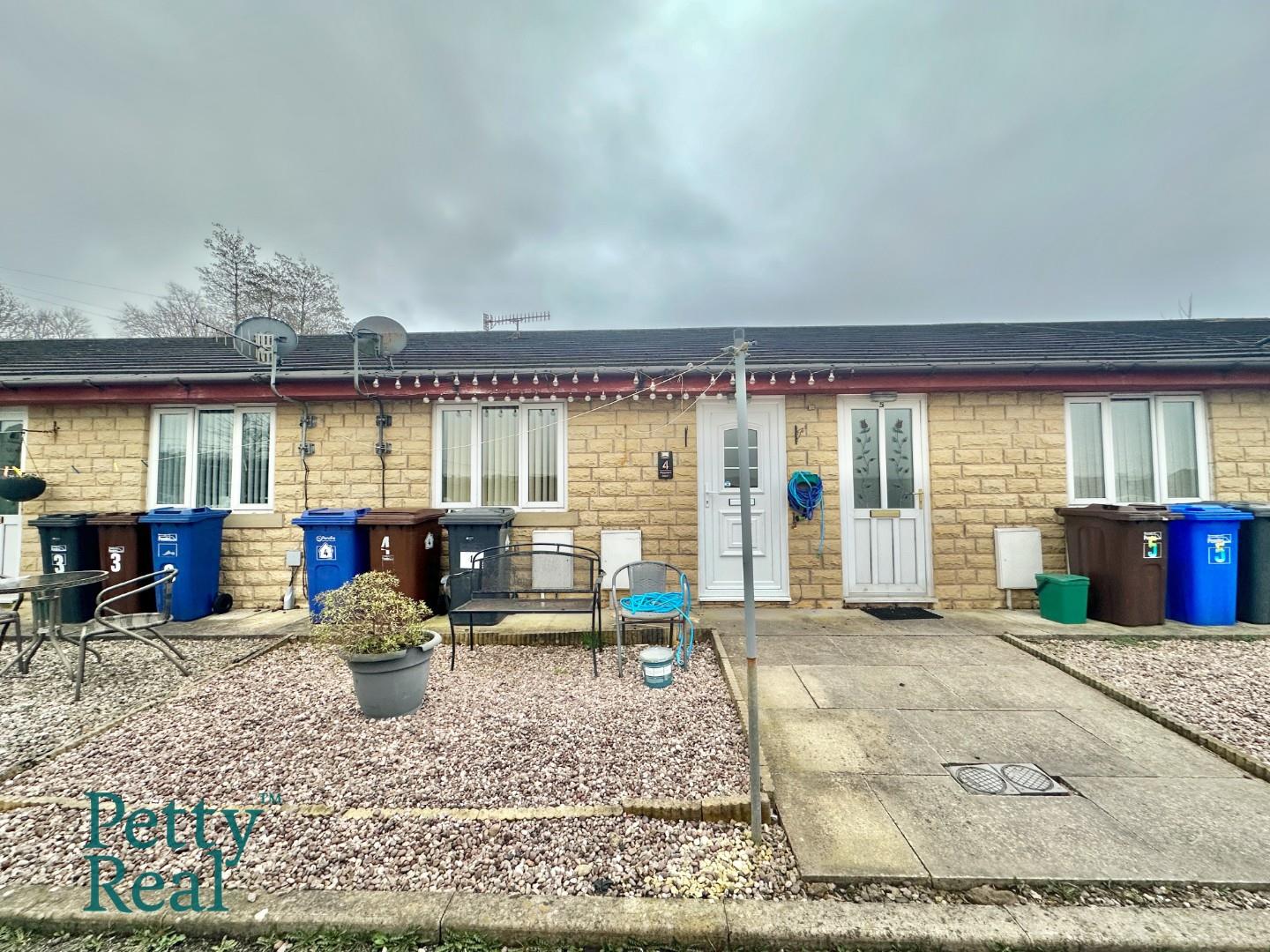1 bedroom Terraced bungalow Under Offer