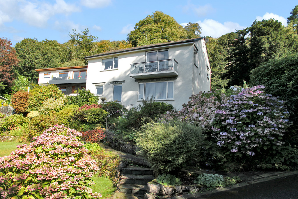 3 bedroom Link detached house For Sale