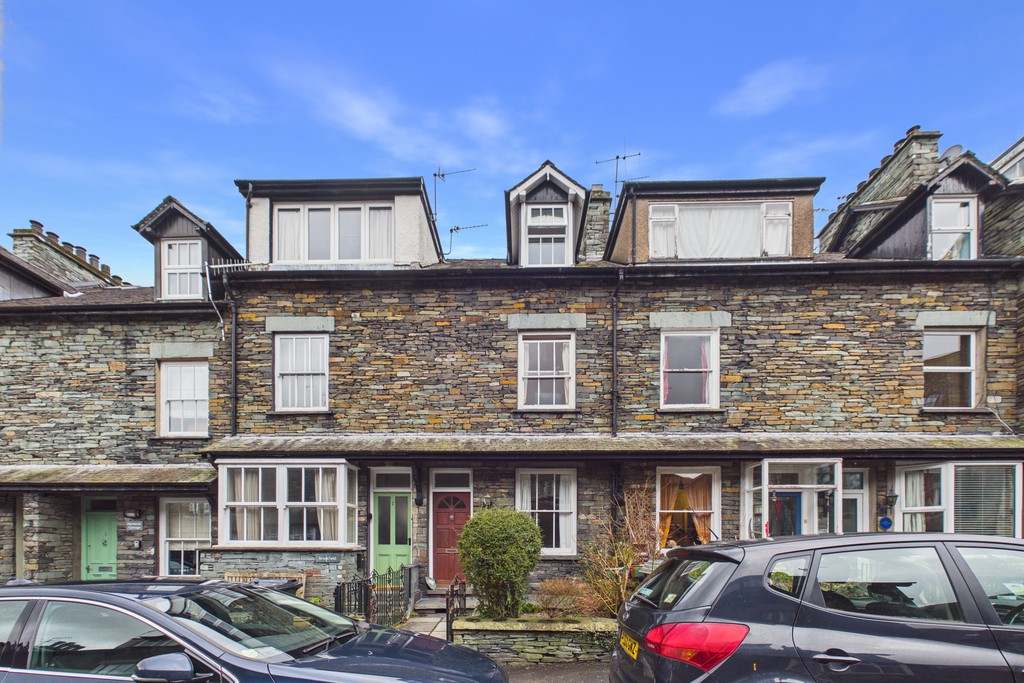 5 bedroom Terraced House For Sale