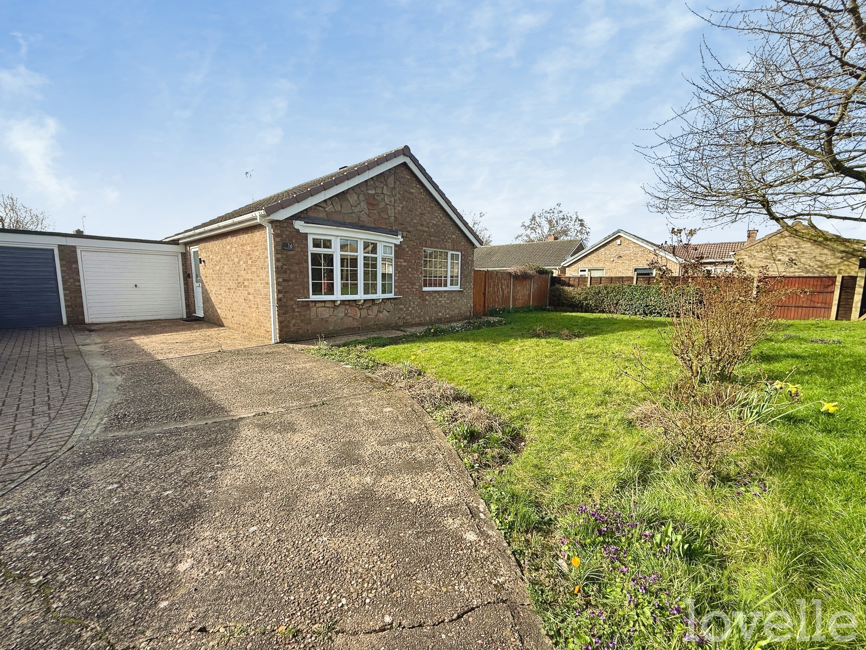 2 bedroom Detached bungalow To Let
