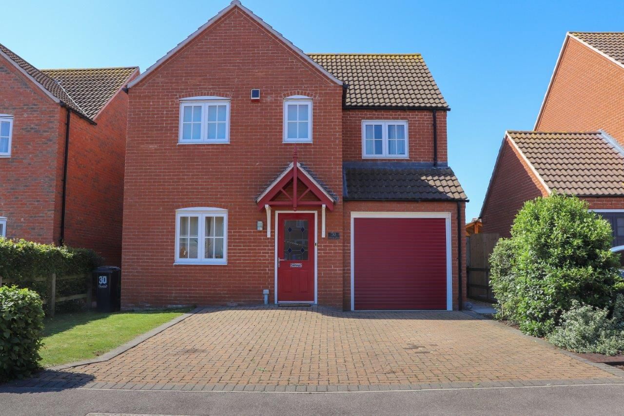 3 bedroom Detached house Under Offer