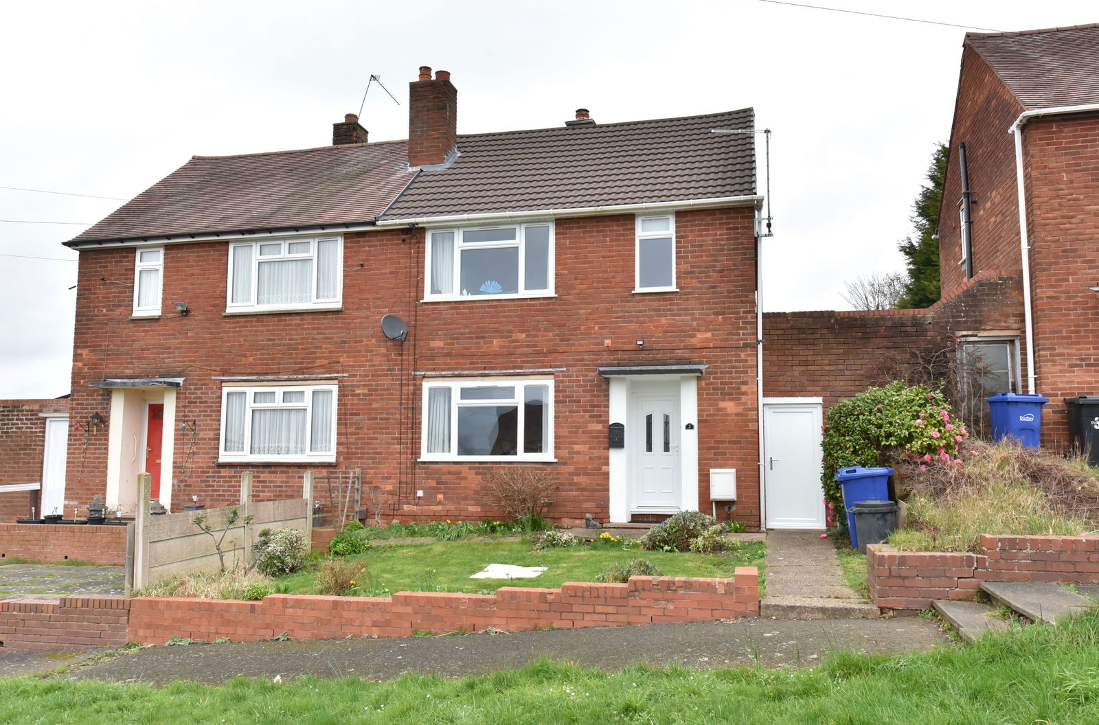 2 bedroom Semi-detached house For Sale
