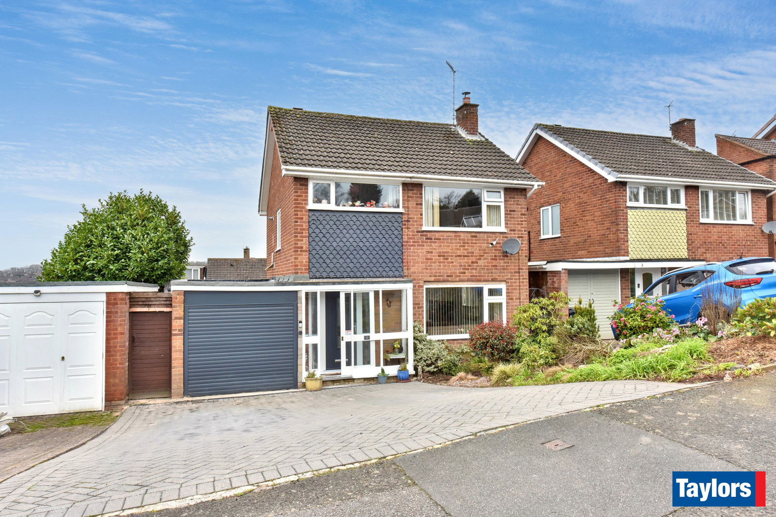 3 bedroom Detached house Under Offer