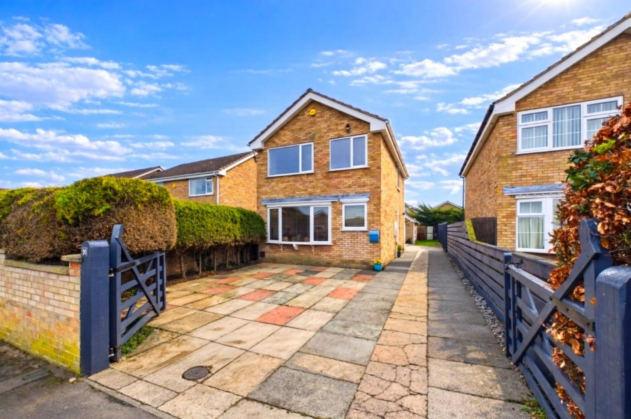 3 bedroom Detached house For Sale