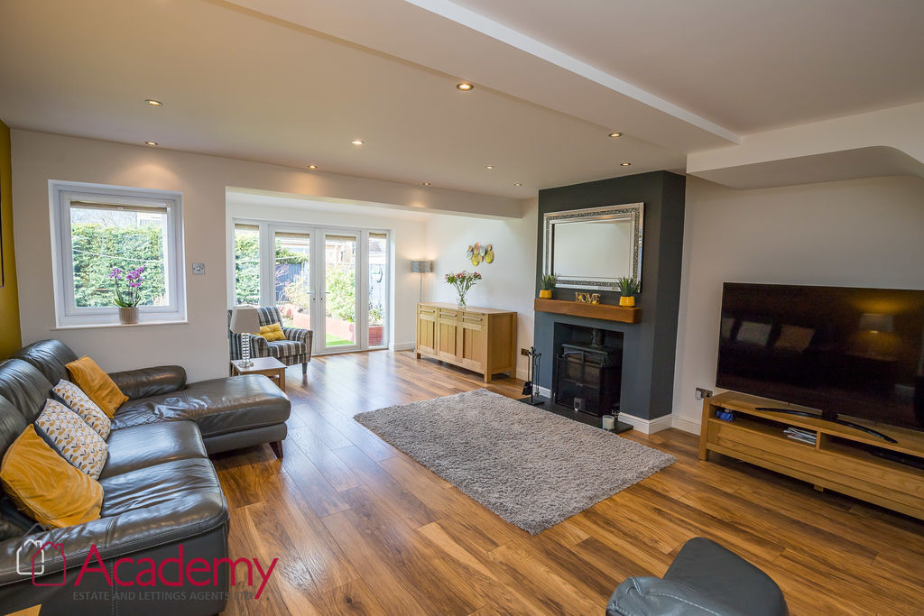 4 bedroom Parking For Sale