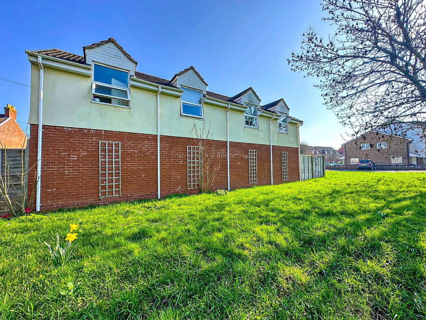 2 bedroom Detached house For Sale