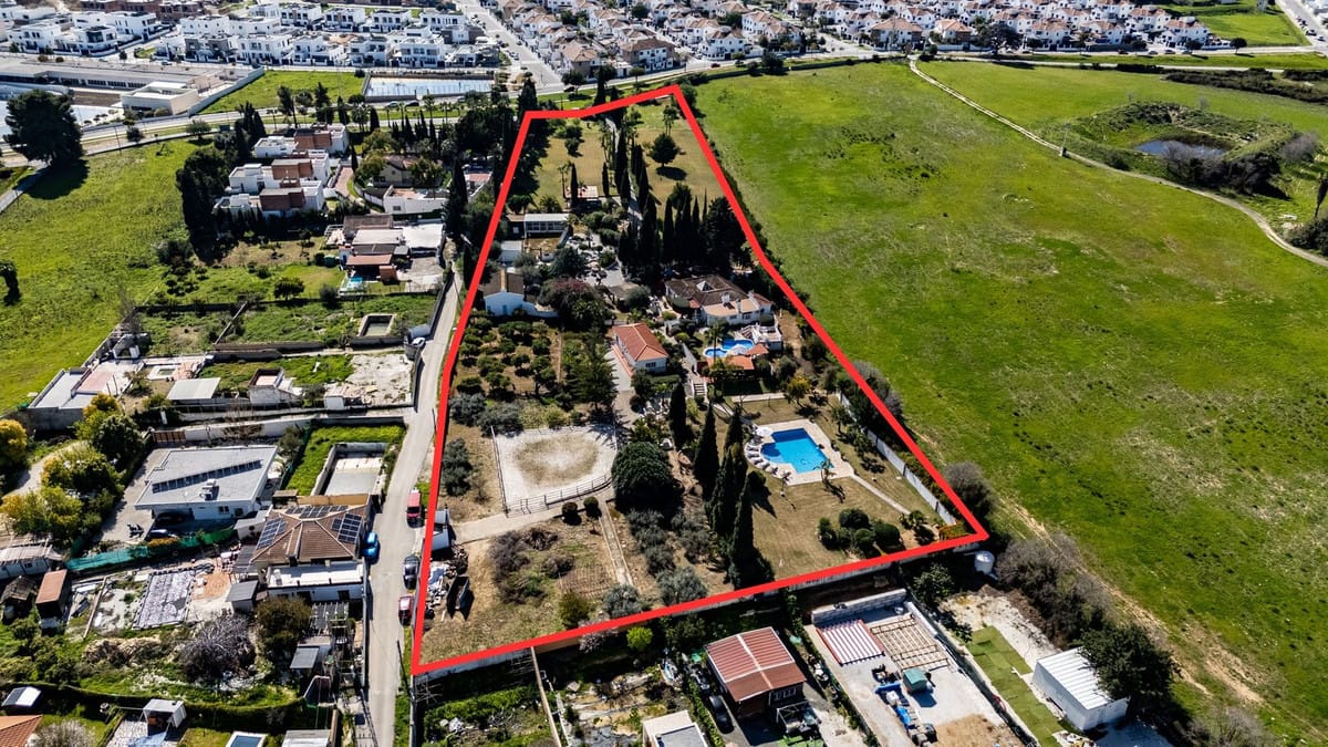 5 bedroom Villa For Sale