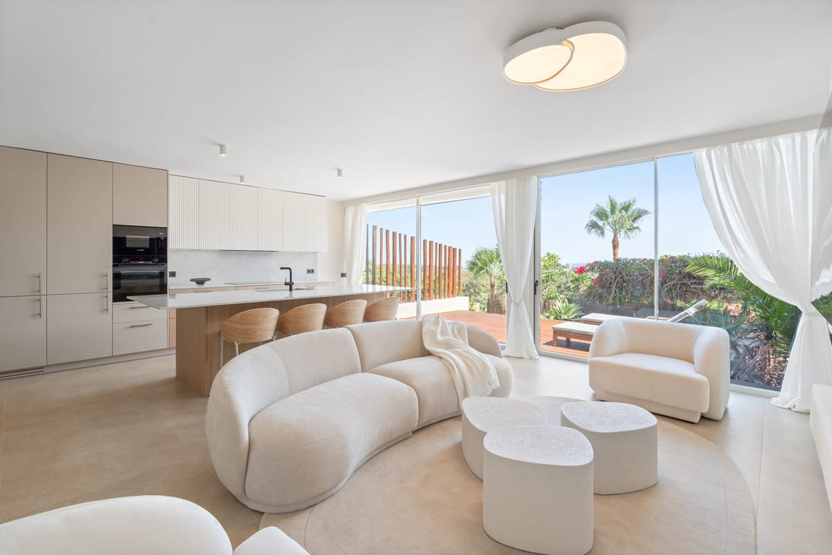 3 bedroom Apartment For Sale