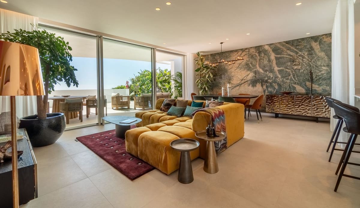 3 bedroom Apartment For Sale