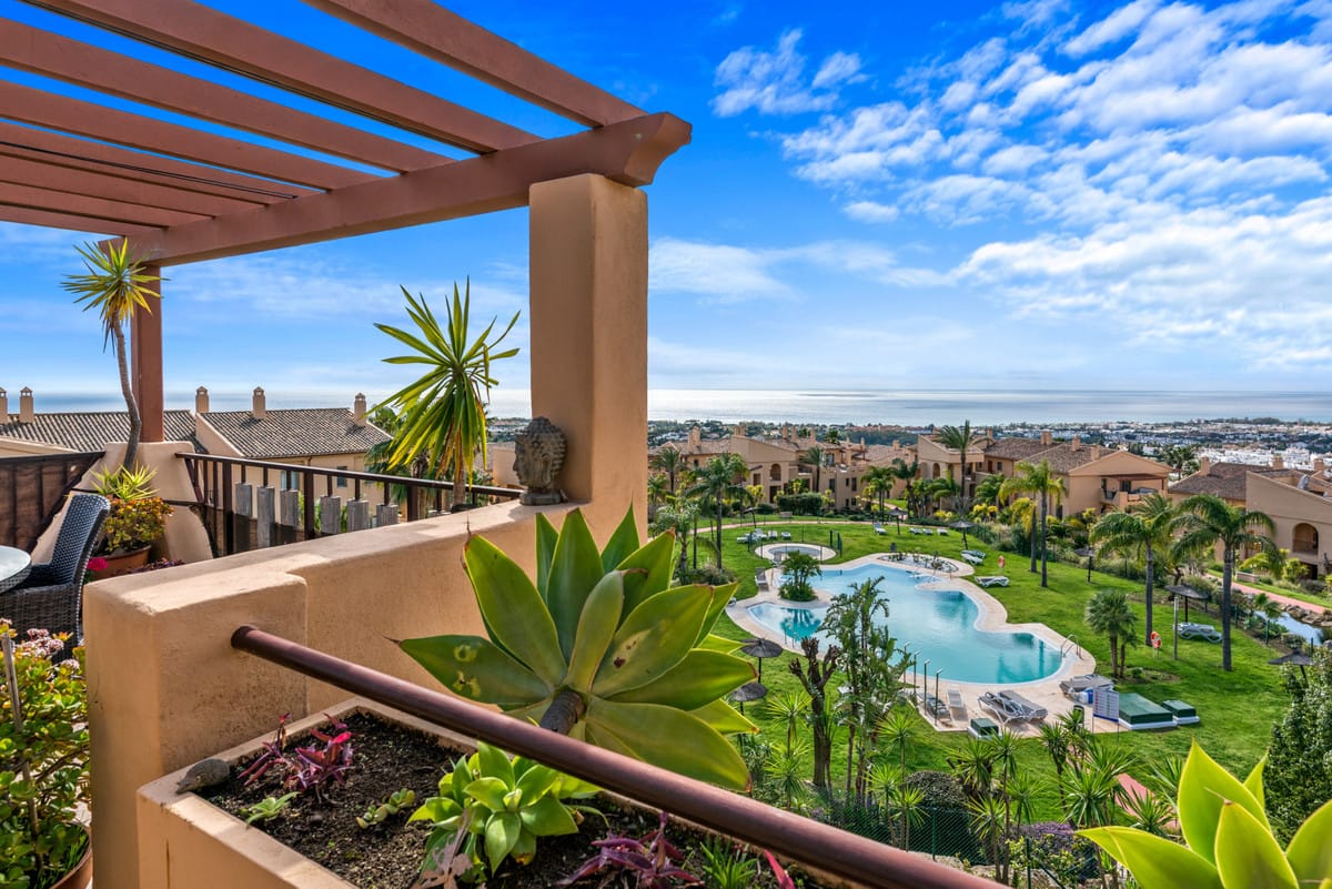 3 bedroom Apartment For Sale